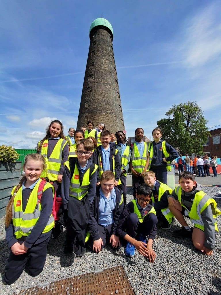 Aibreán agus Bealtaine i Seomra 14